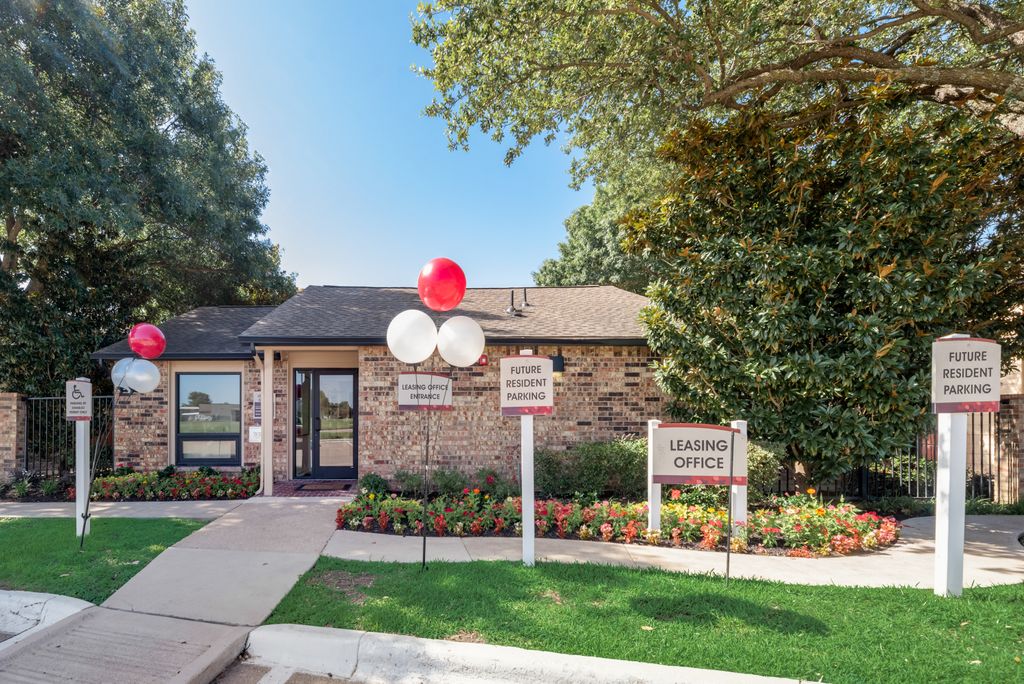 The Park at Wintergreen Apartments | DeSoto, TX  | Community Office