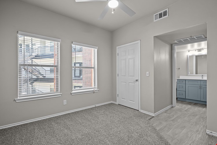 Larkin Apartment Homes Image 17