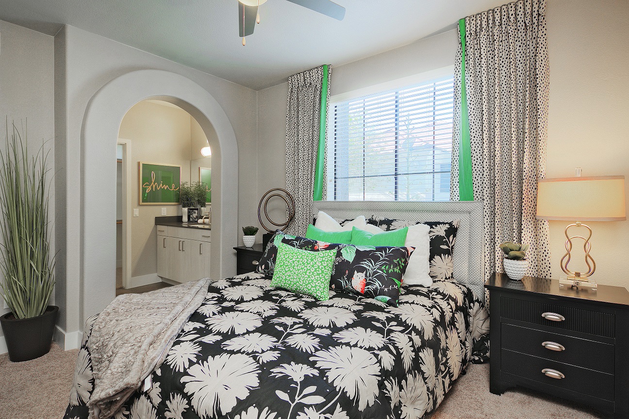 Peoria, AZ Enclave at Arrowhead lake bedroom
