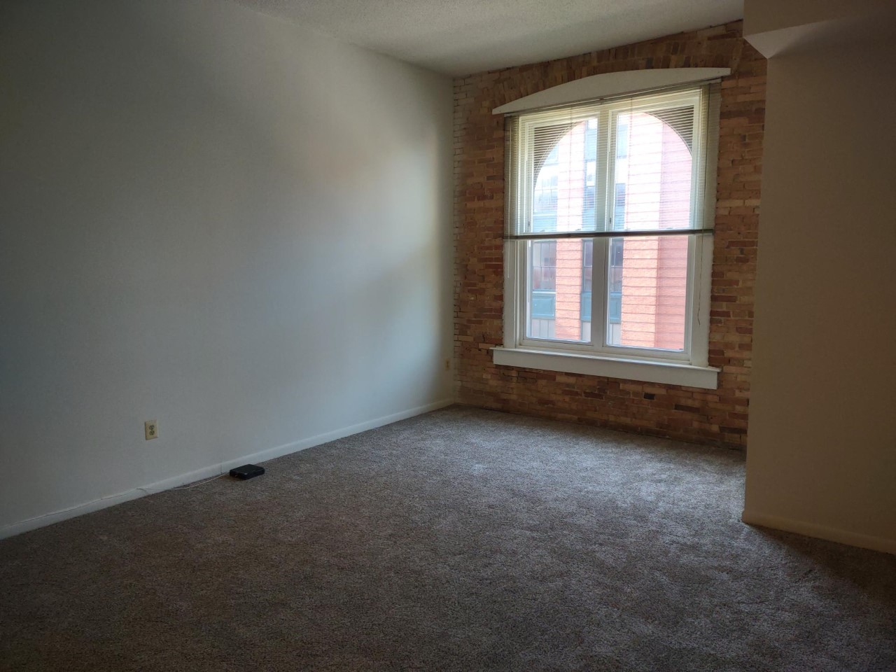 Marlboro Classic Apt & Redwood Square Image 50