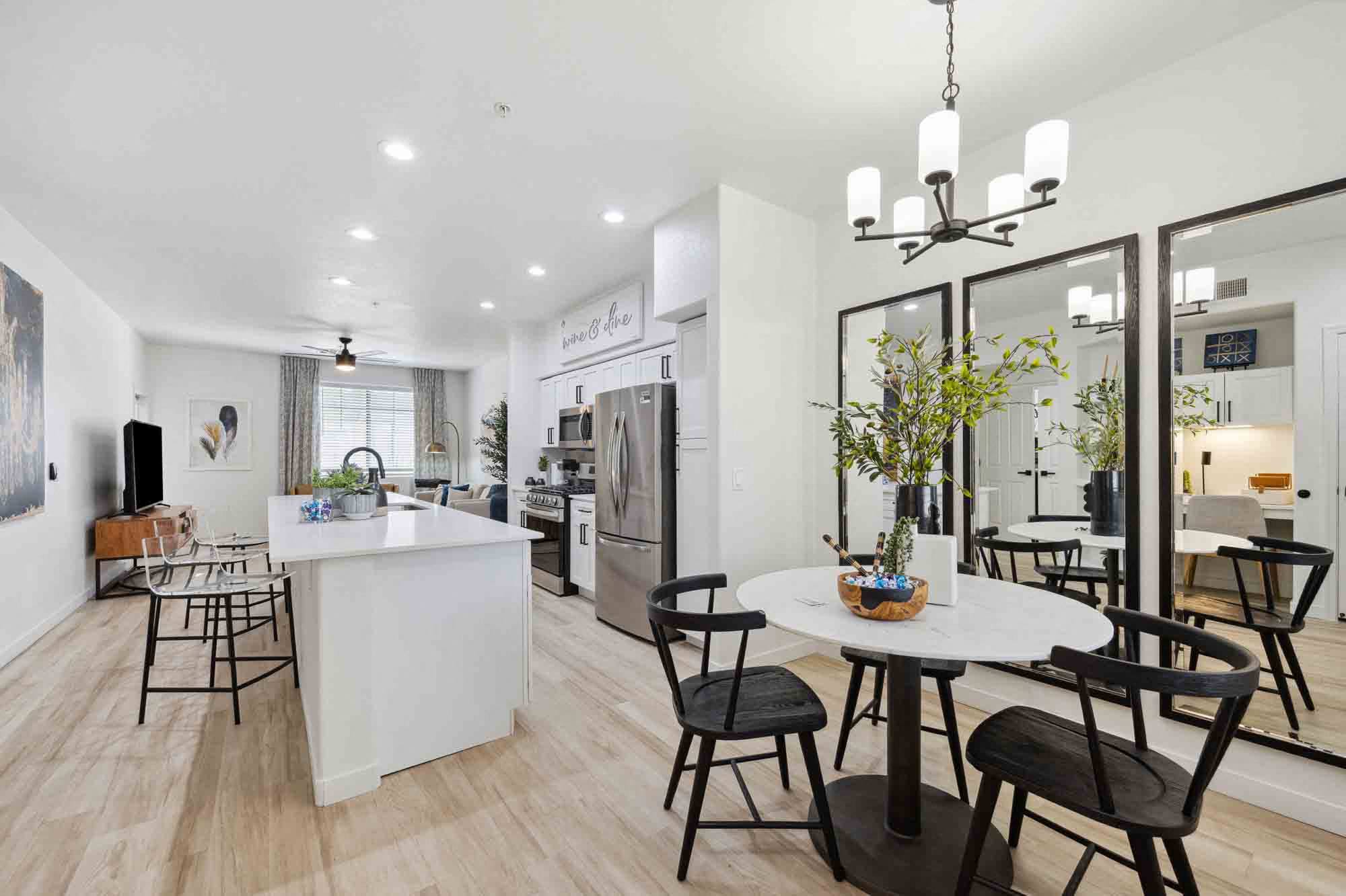 Zone Luxe, Glendale, AZ, Dining Area