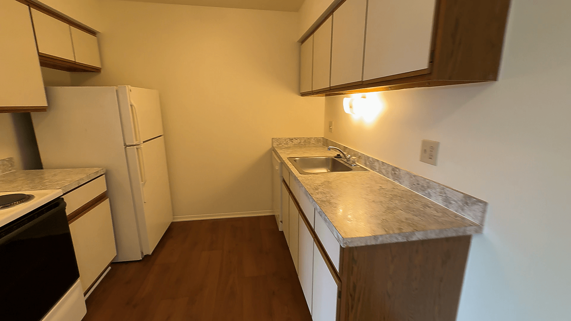 Lakeside Village Apartments Image 180