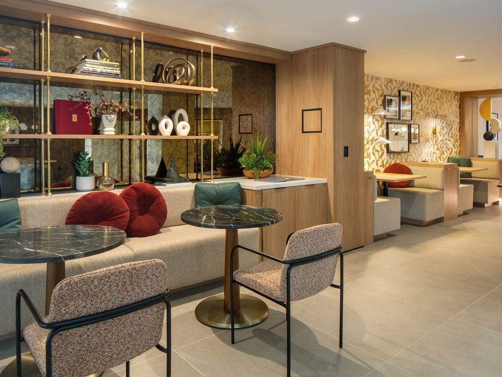 Leasing lobby with multiple seating areas