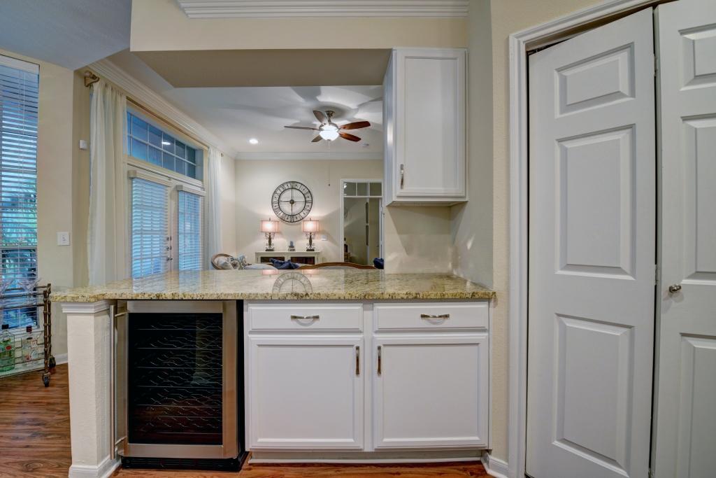 The Left Bank River Oaks Image 6