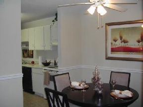 Country Club Apartments Image 4