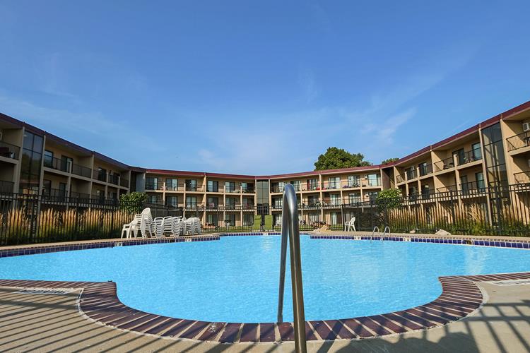 Courtyard Apartments Image 1