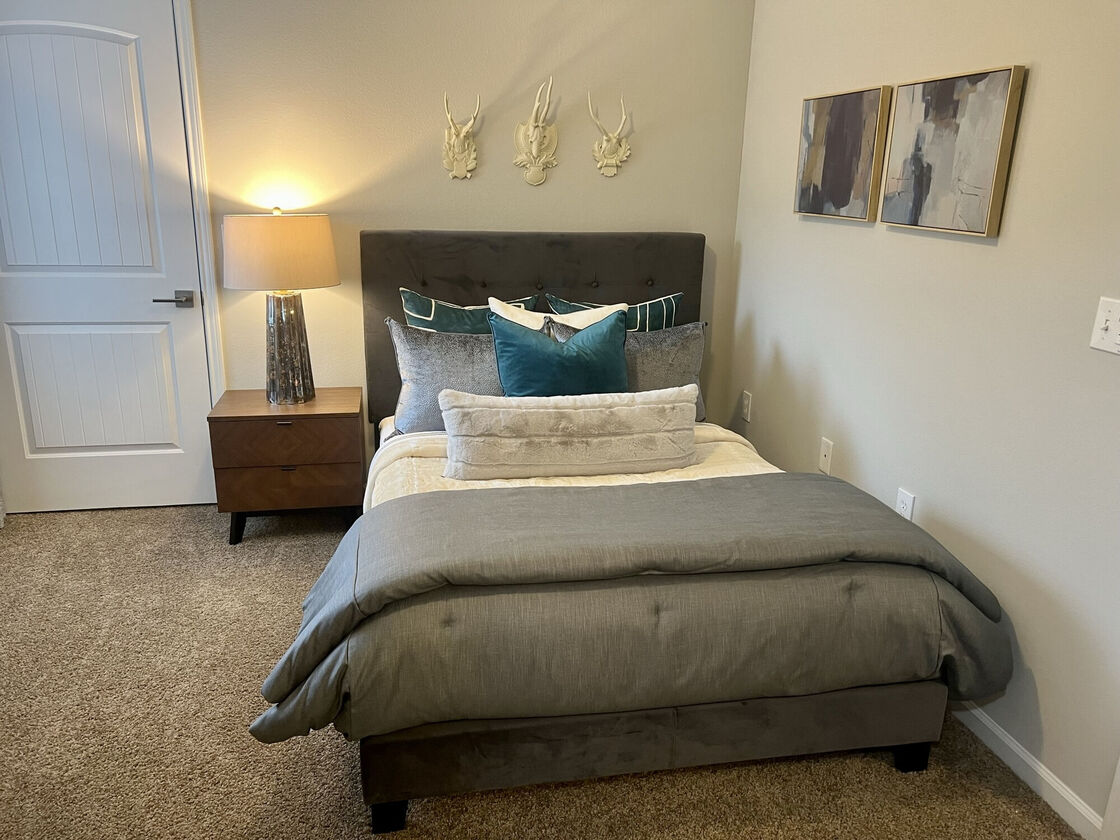 Featherstone Village Image 16