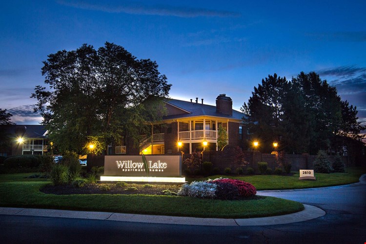 Willow Lake Apartments and Townhomes Image 1