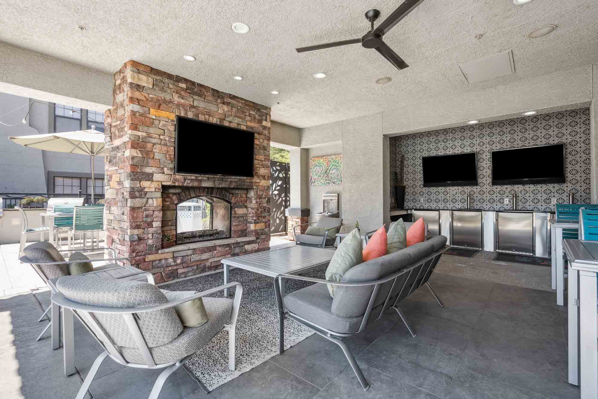 Zone Luxe, Glendale, AZ, Outdoor Lounge