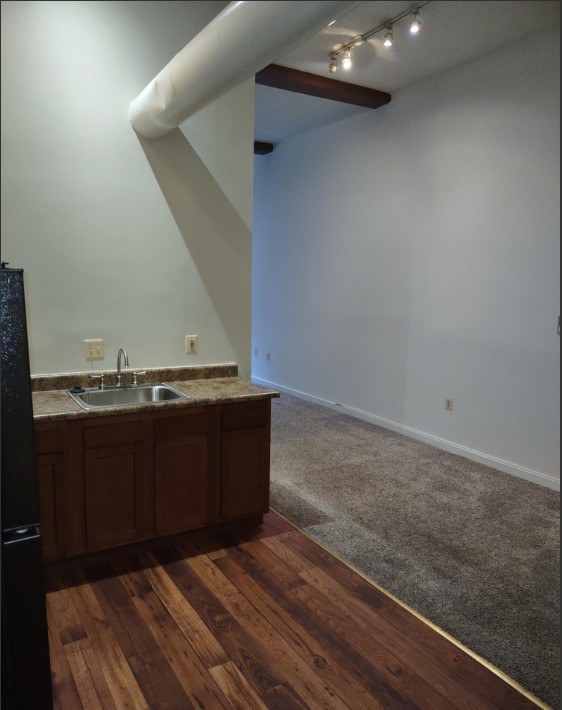 Marlboro Classic Apt & Redwood Square Image 104