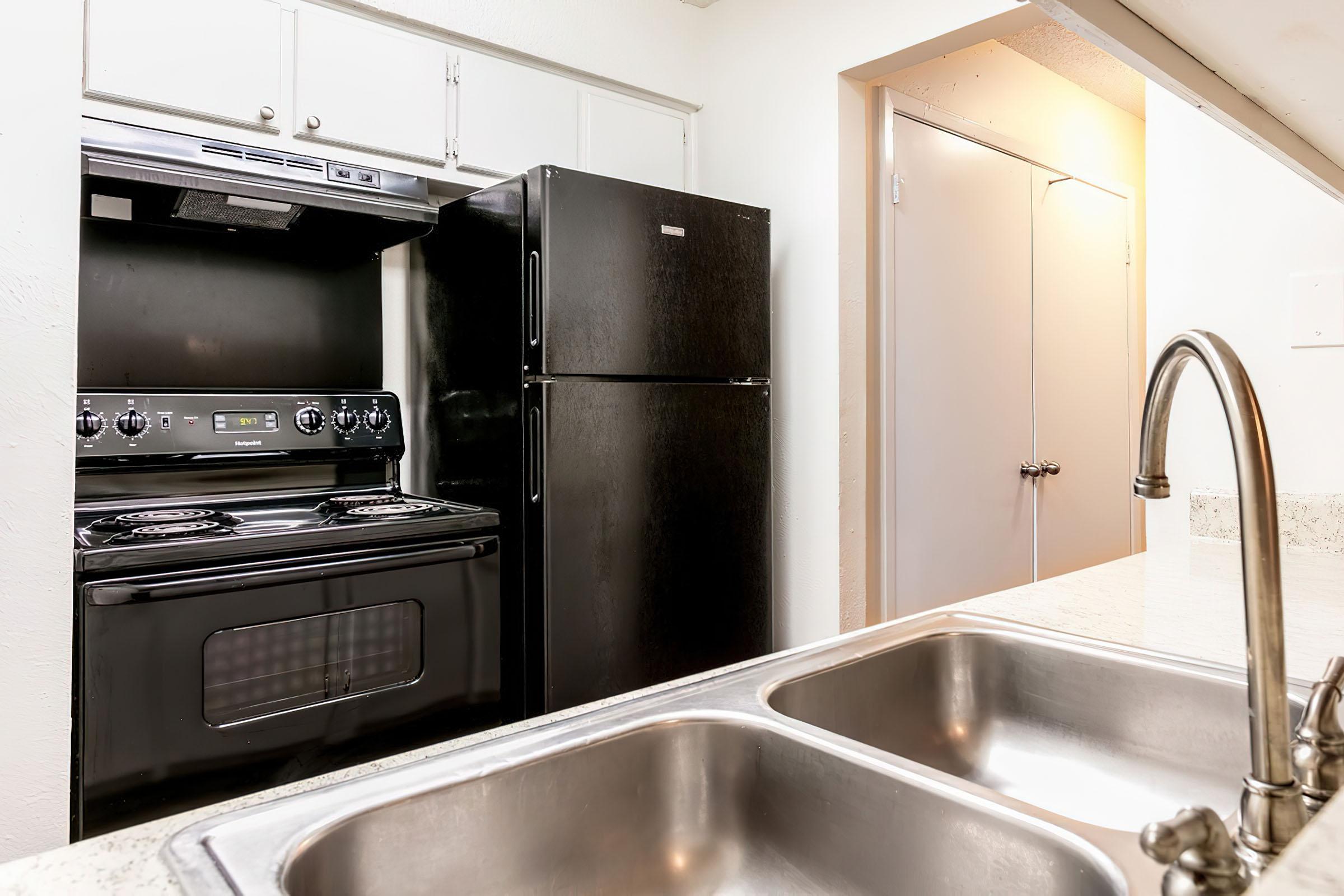 The Encore on Mustang Image 6