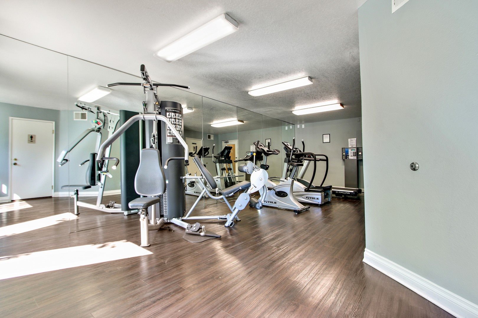 Zelzah Court Apartments Image 30