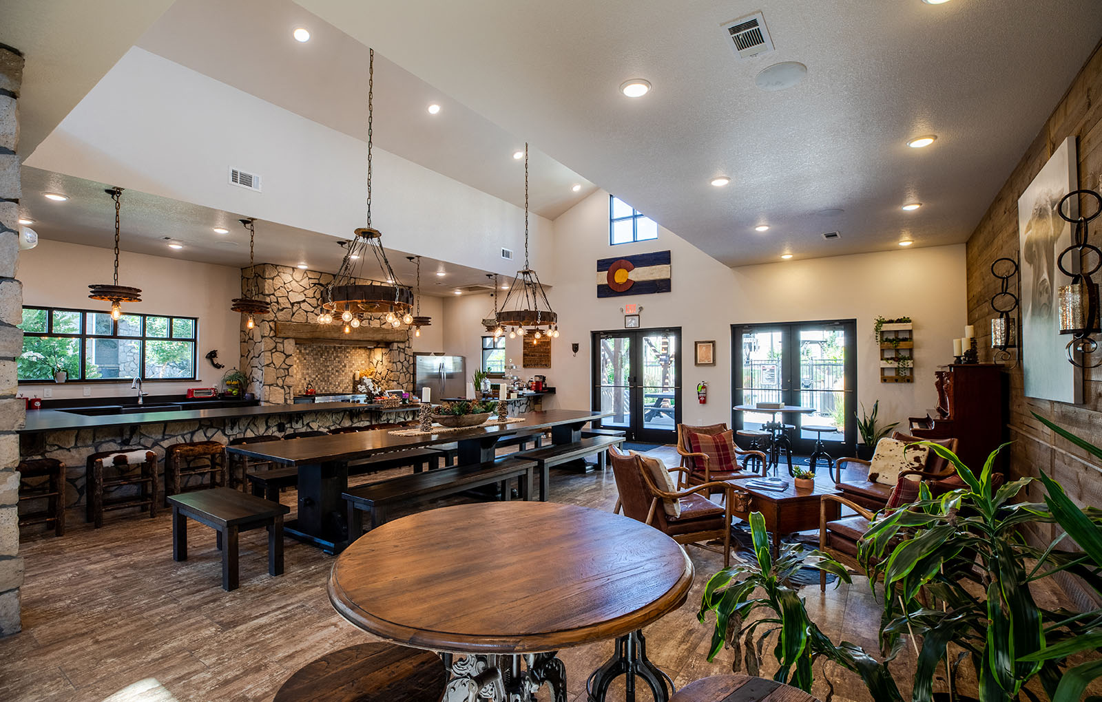 Bucking Horse Apartments Image 11