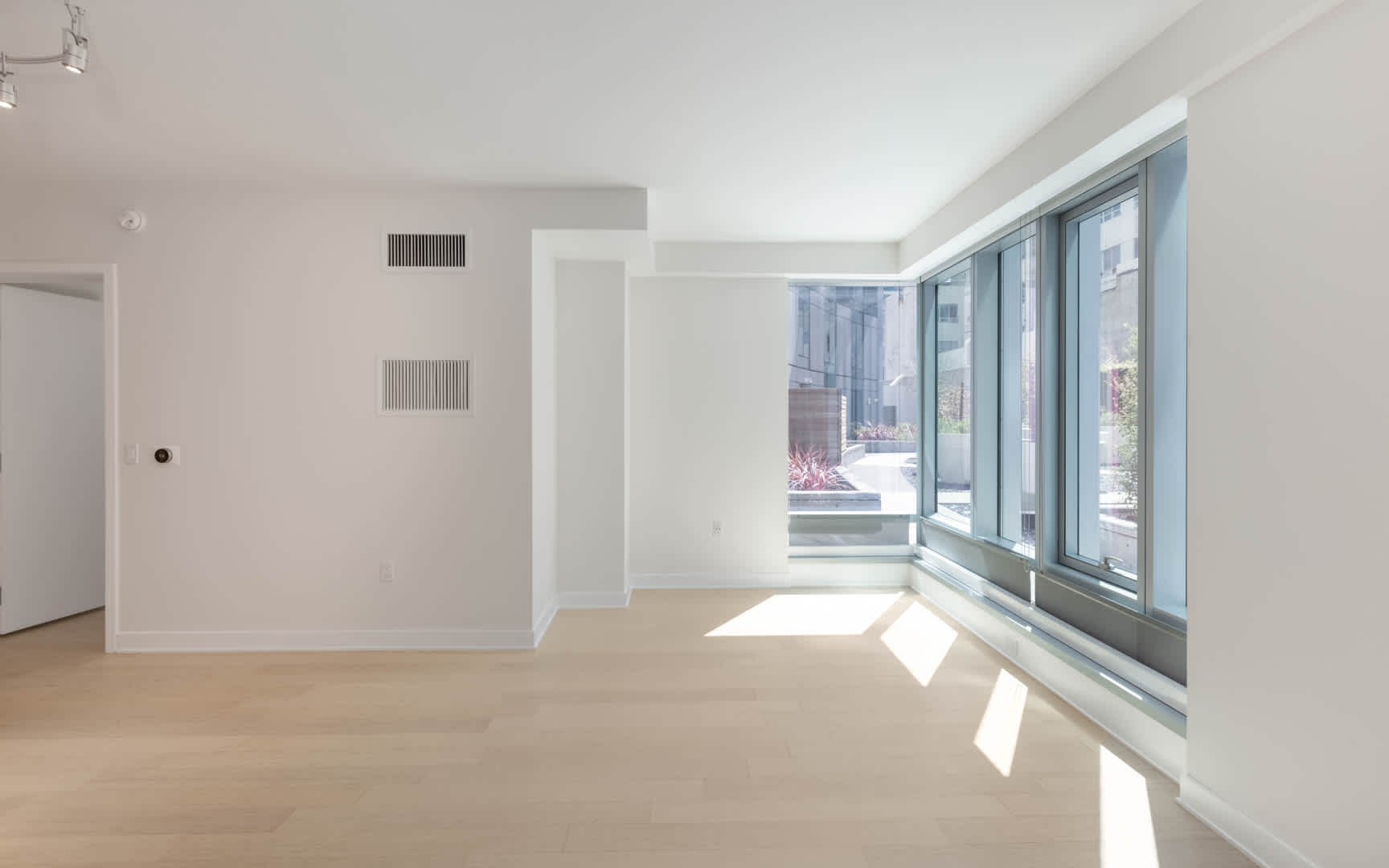 340 Fremont Image 35