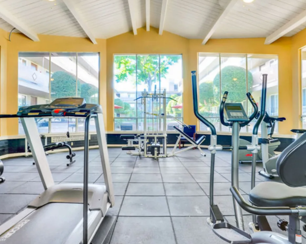 St Moritz Garden Apartments Image 4