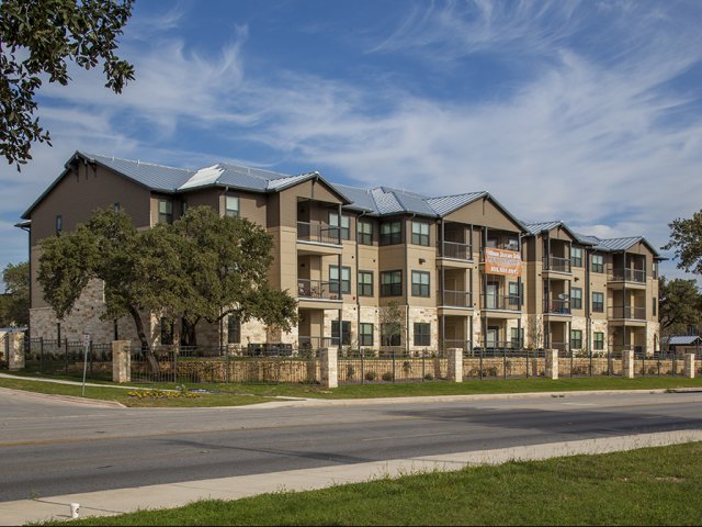 Platinum Shavano Oaks Apartments Image 20