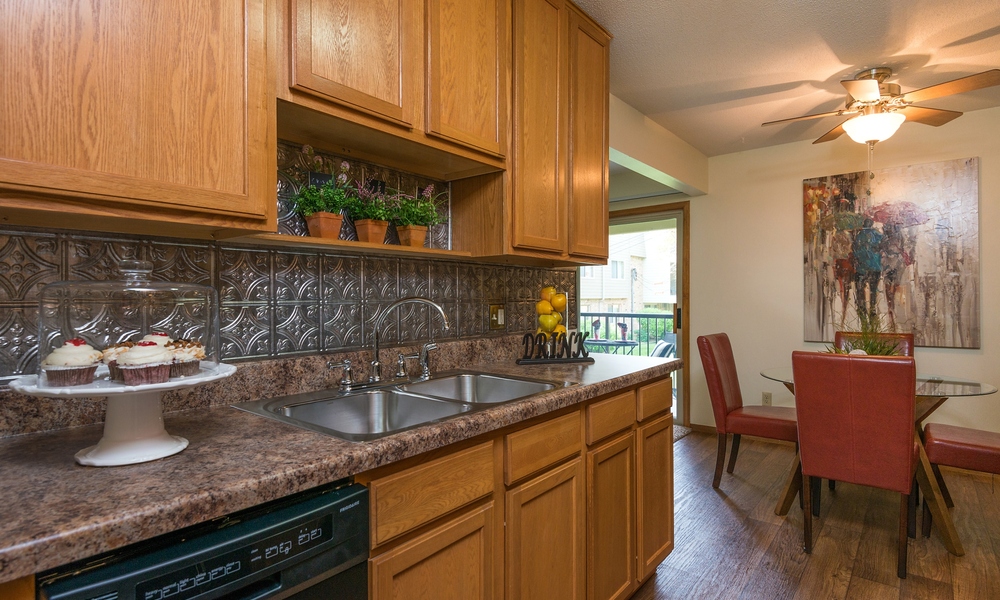 Royal Oaks Apartments Image 9