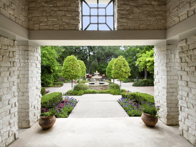 Entrance to Entertaining Patio behind leasing office