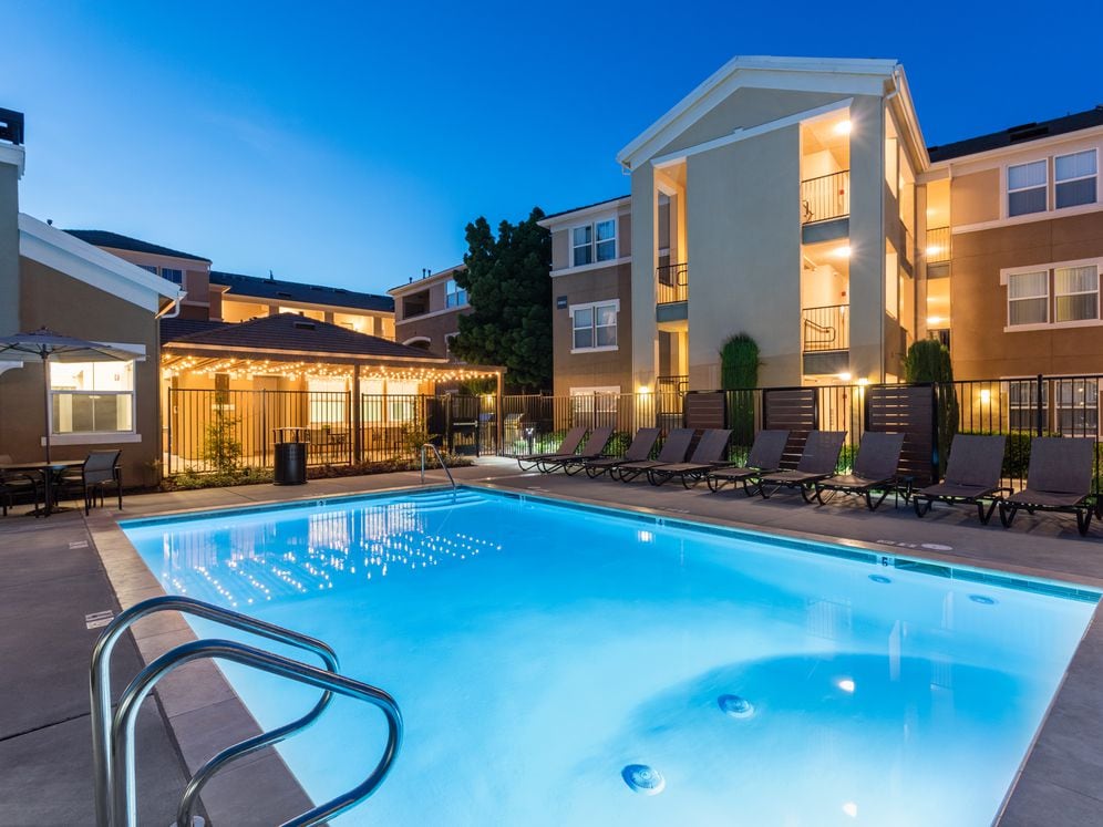 Ridge I Pool Outdoor Grilling and Seating Area