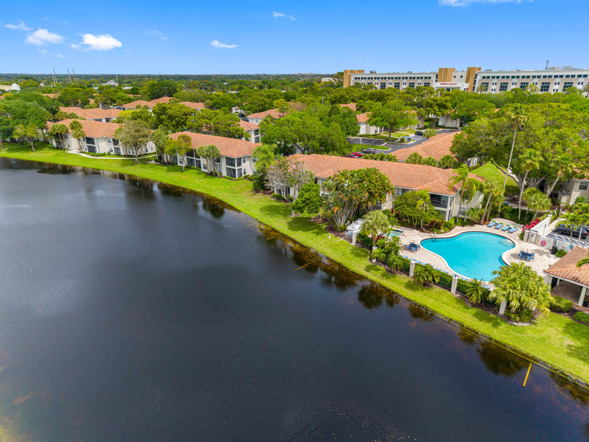 Mizner Court Image 28