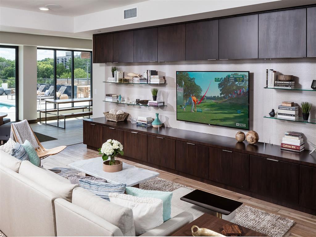 Foundry Lake Street Image 17