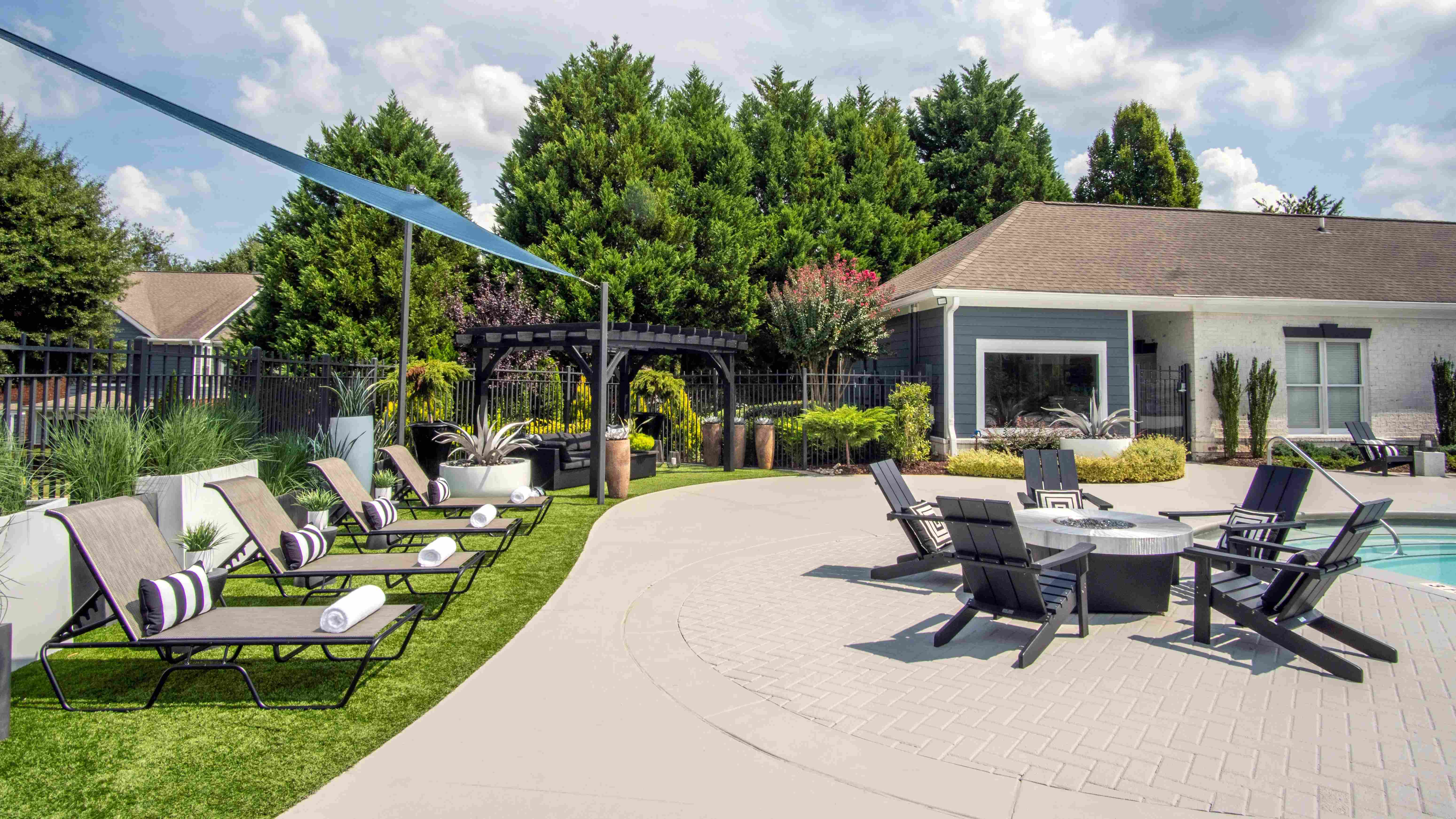 Gather around the alluring fire pit lounge on our pool deck for memorable evenings of relaxation and connection.