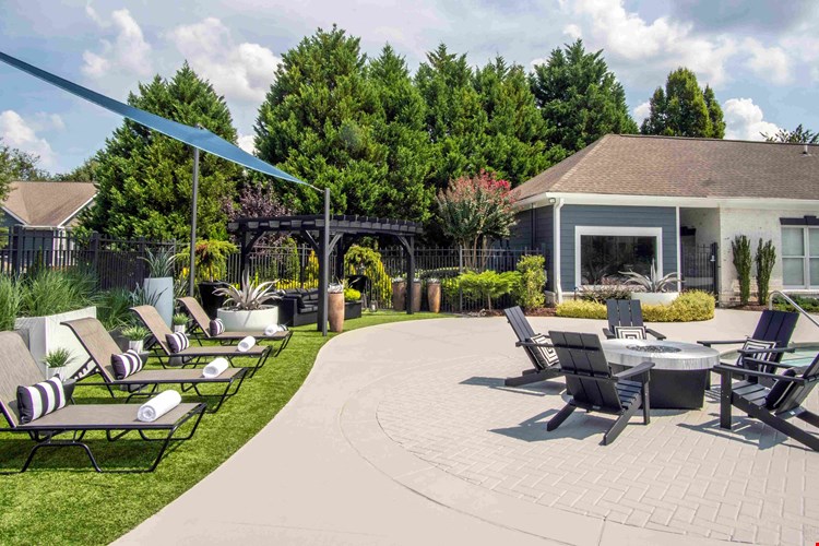 Gather around the alluring fire pit lounge on our pool deck for memorable evenings of relaxation and connection.