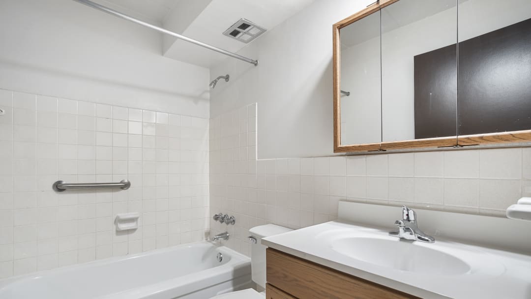 Surfside Towers Image 6