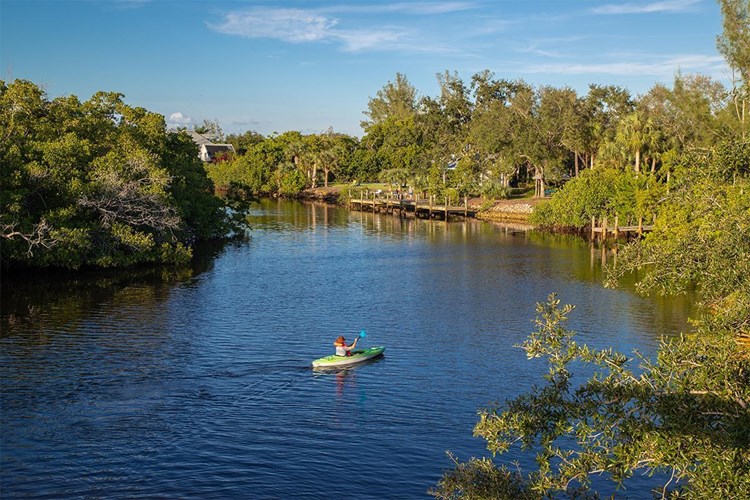Residents enjoy access to single and double kayaks, enjoy the Alafia River!