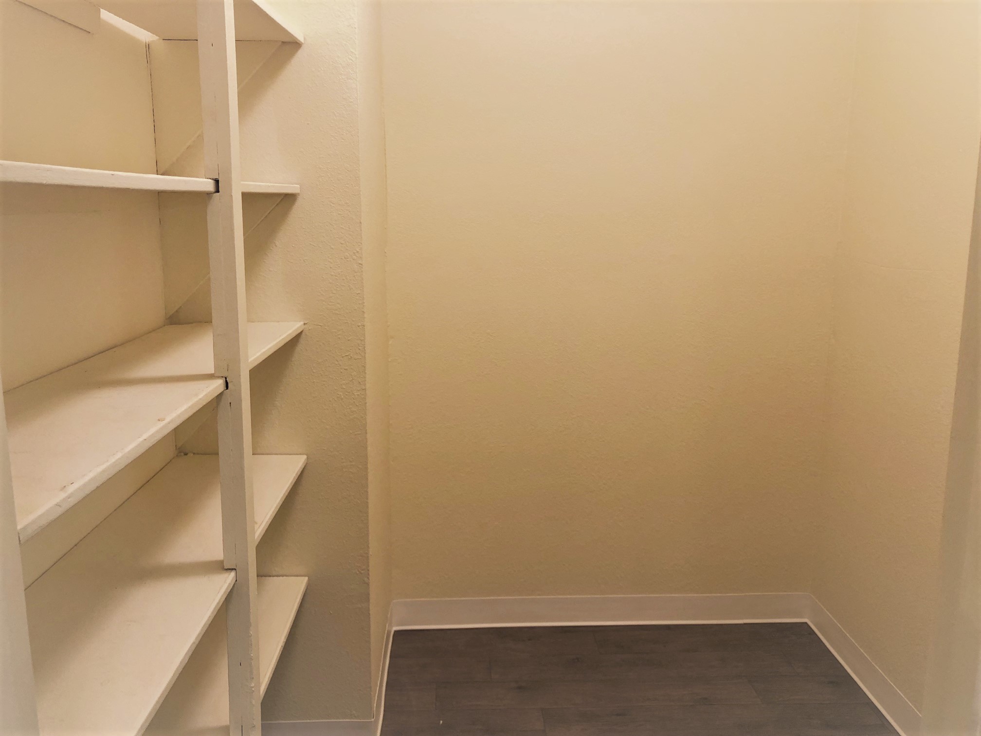 Three Oaks Apartments Image 26