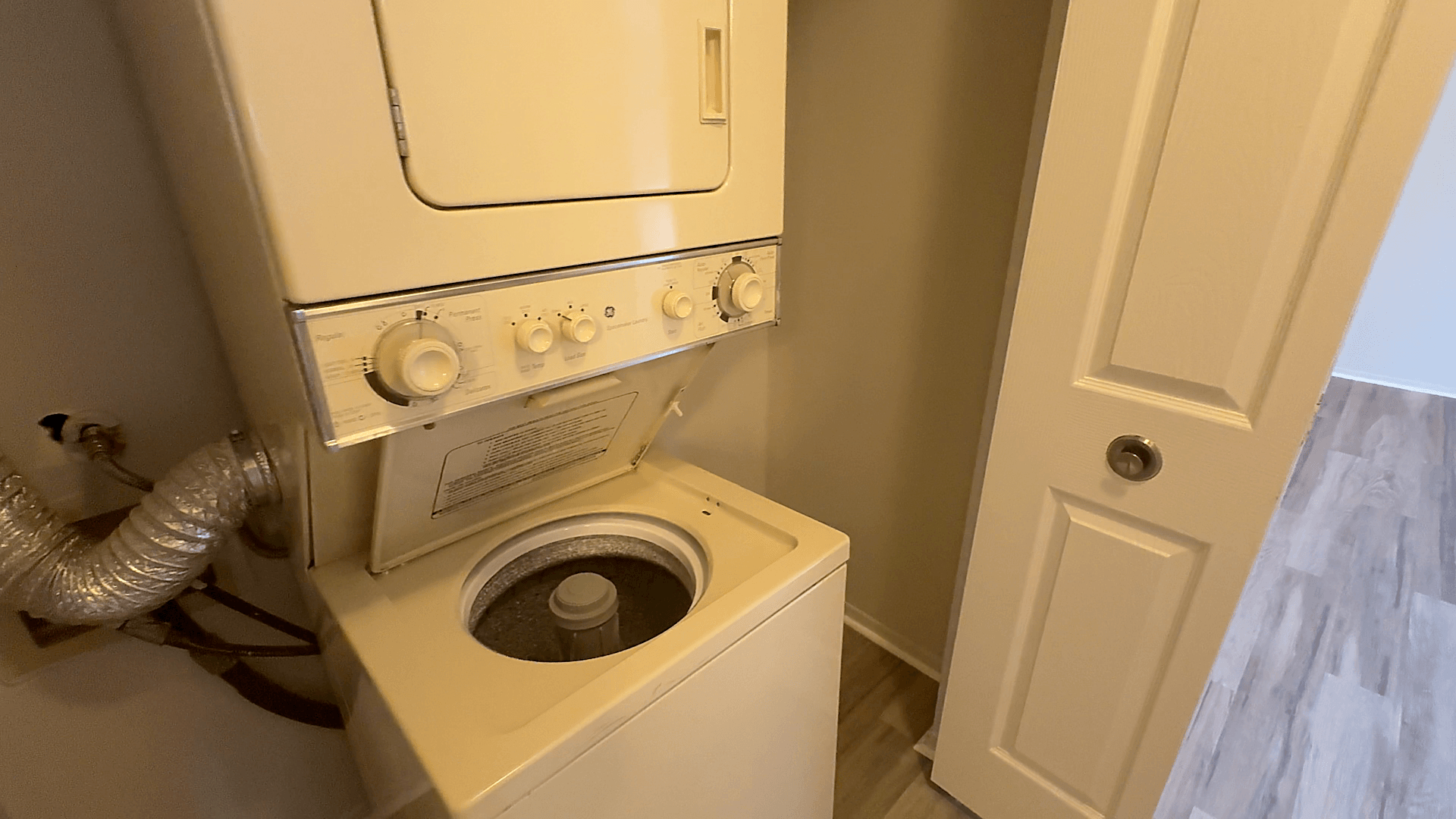 Lakeside Village Apartments Image 169