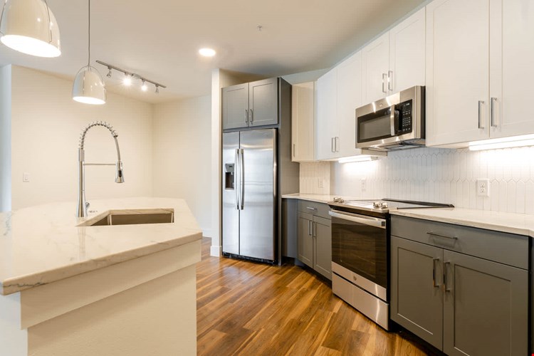 Olivian at the Realm Image 29