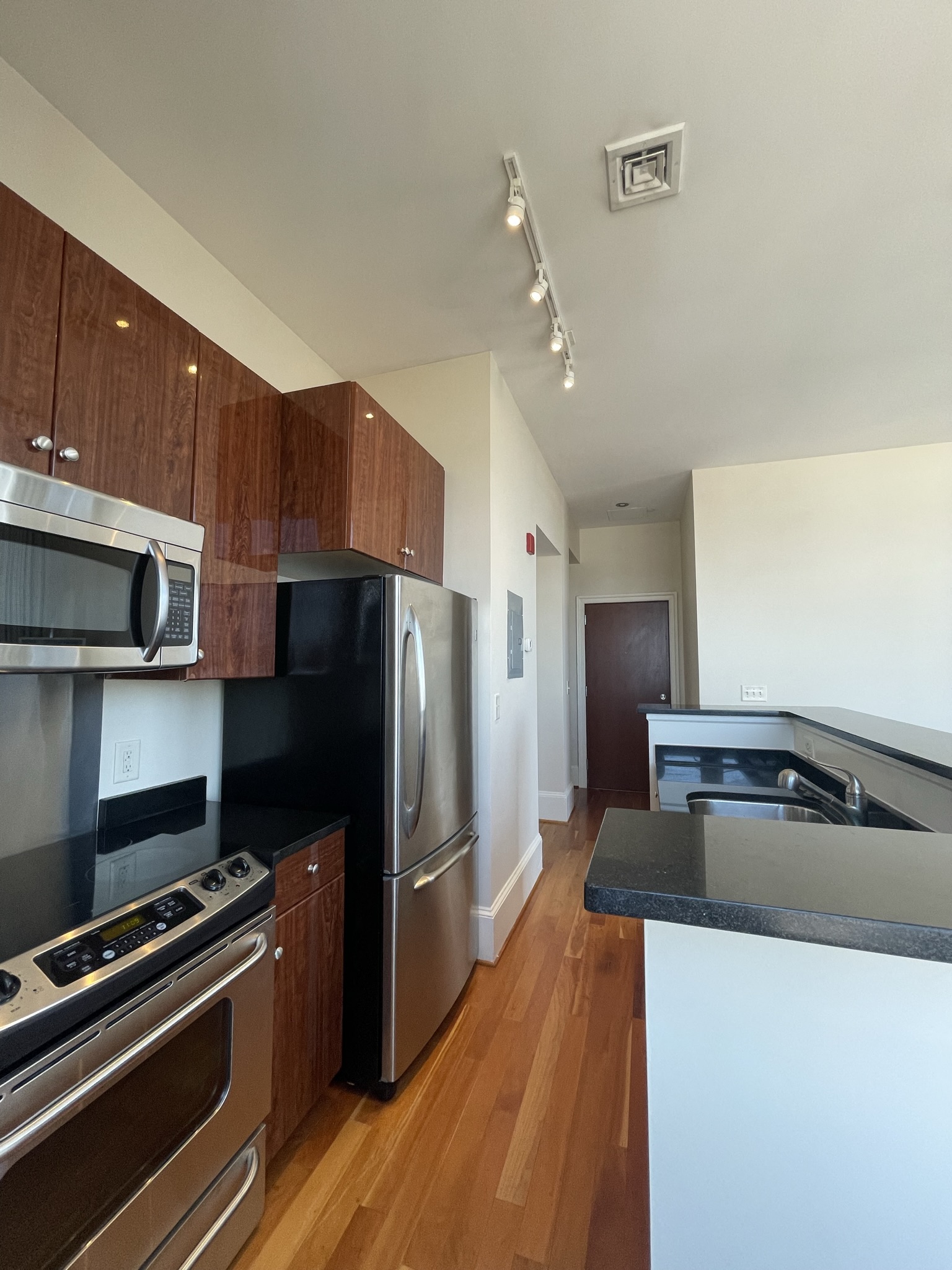 The Apartments at Charles Plaza Image 9