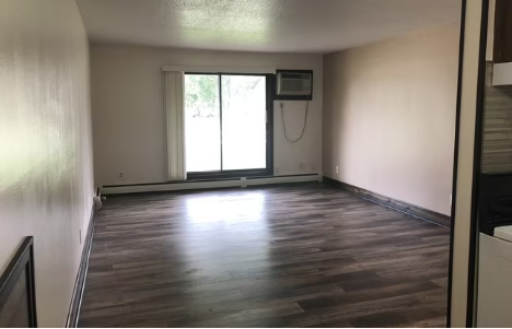 Evergreen Park Manor Image 8