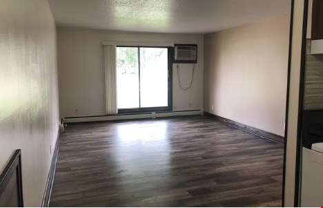 Evergreen Park Manor Image 8