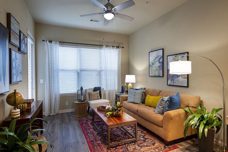 The Richmond at Uptown Image 35