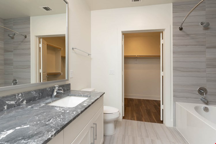 Olivian at the Realm Image 1