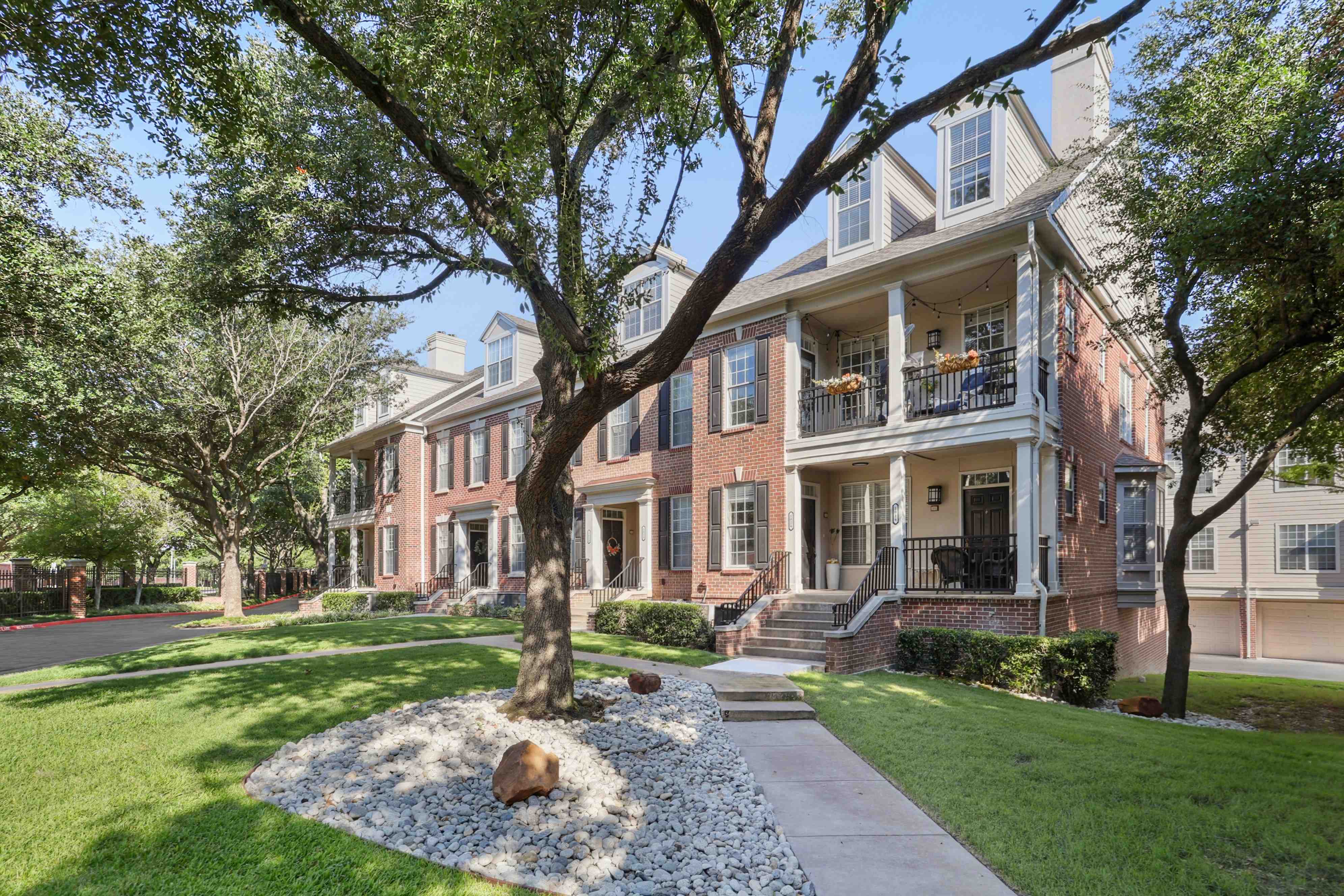 The Caruth Premier Townhome Apartments Image 41