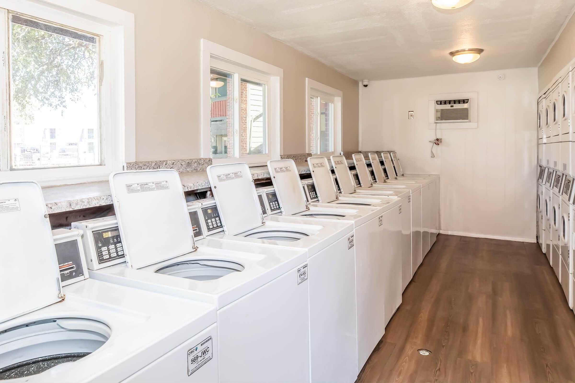 Loma Vista Apartments Image 4