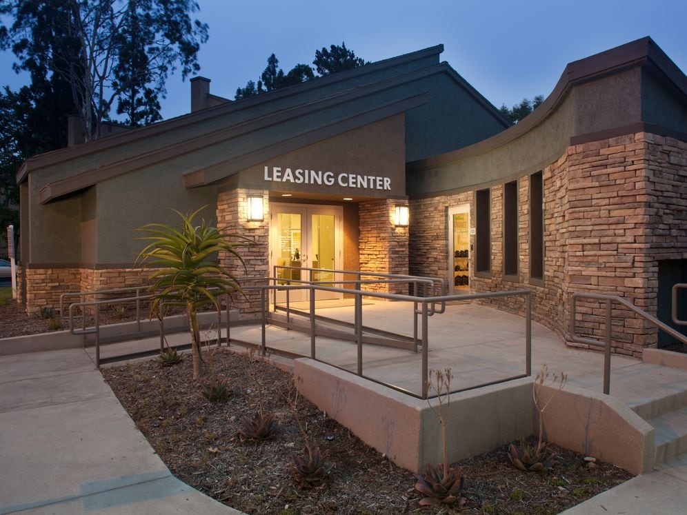 Leasing entrance