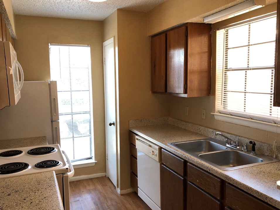 Towering Oaks Image 10