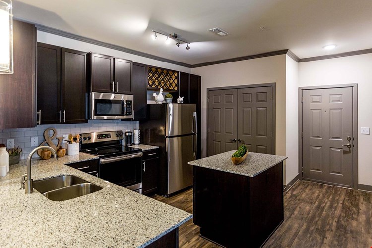 Vintage at Emory Road Apartments Image 3