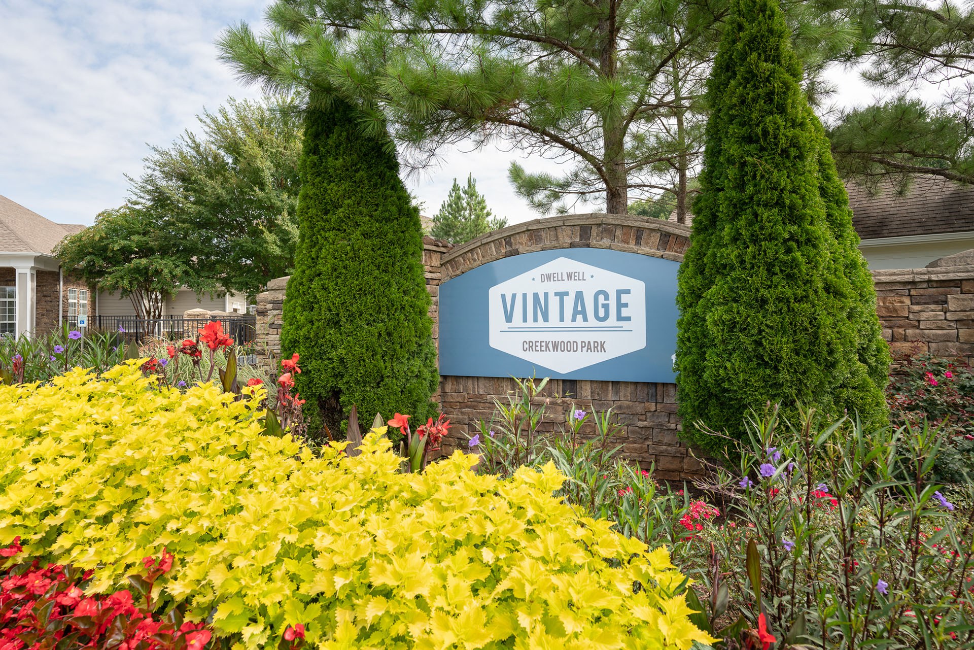 Vintage Creekwood Park Apartments Image 1