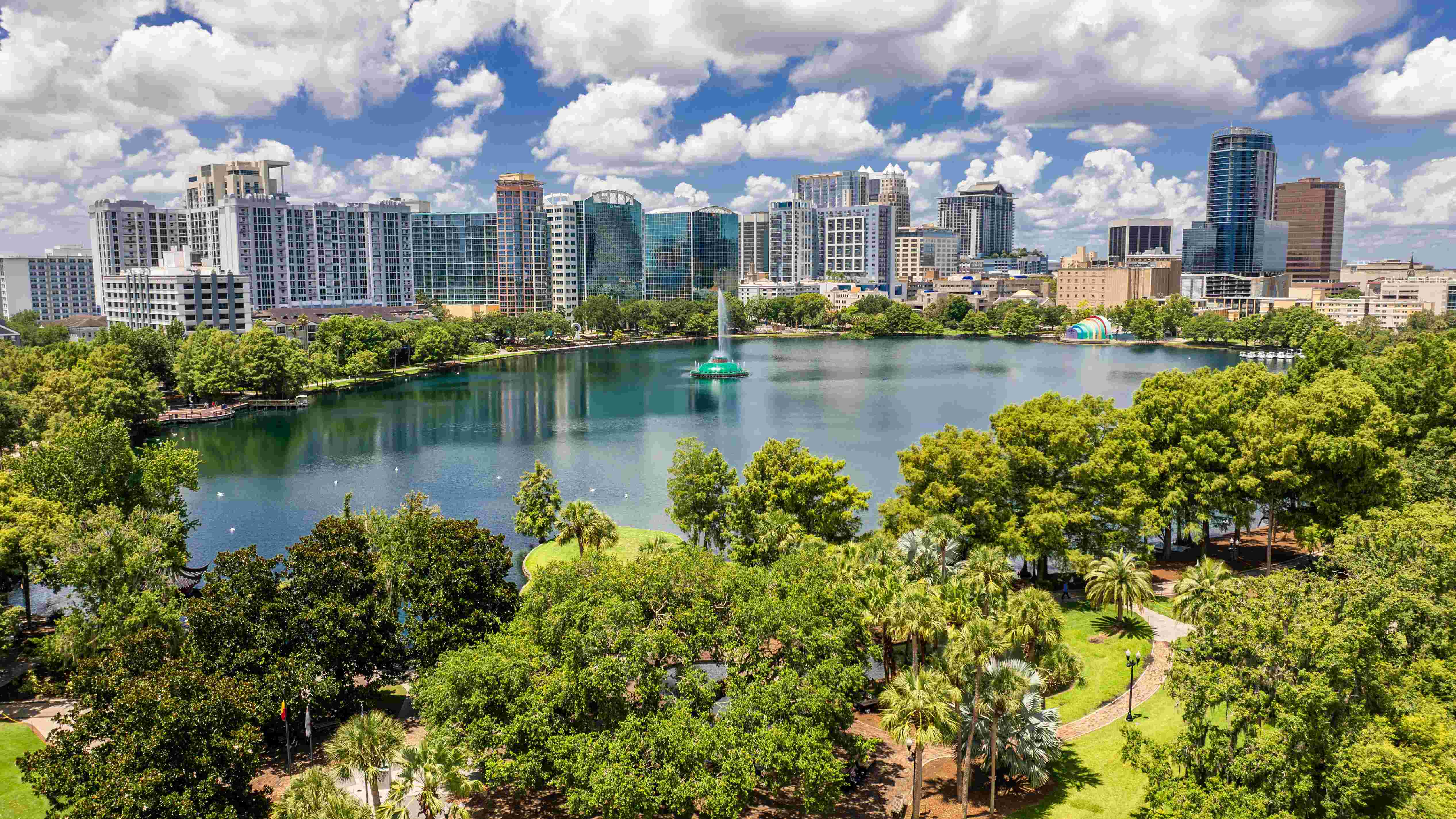 Just minutes from the heart of Orlando, enjoy close proximity to Lake Eola’s fountain, parks, and the city’s vibrant skyline.