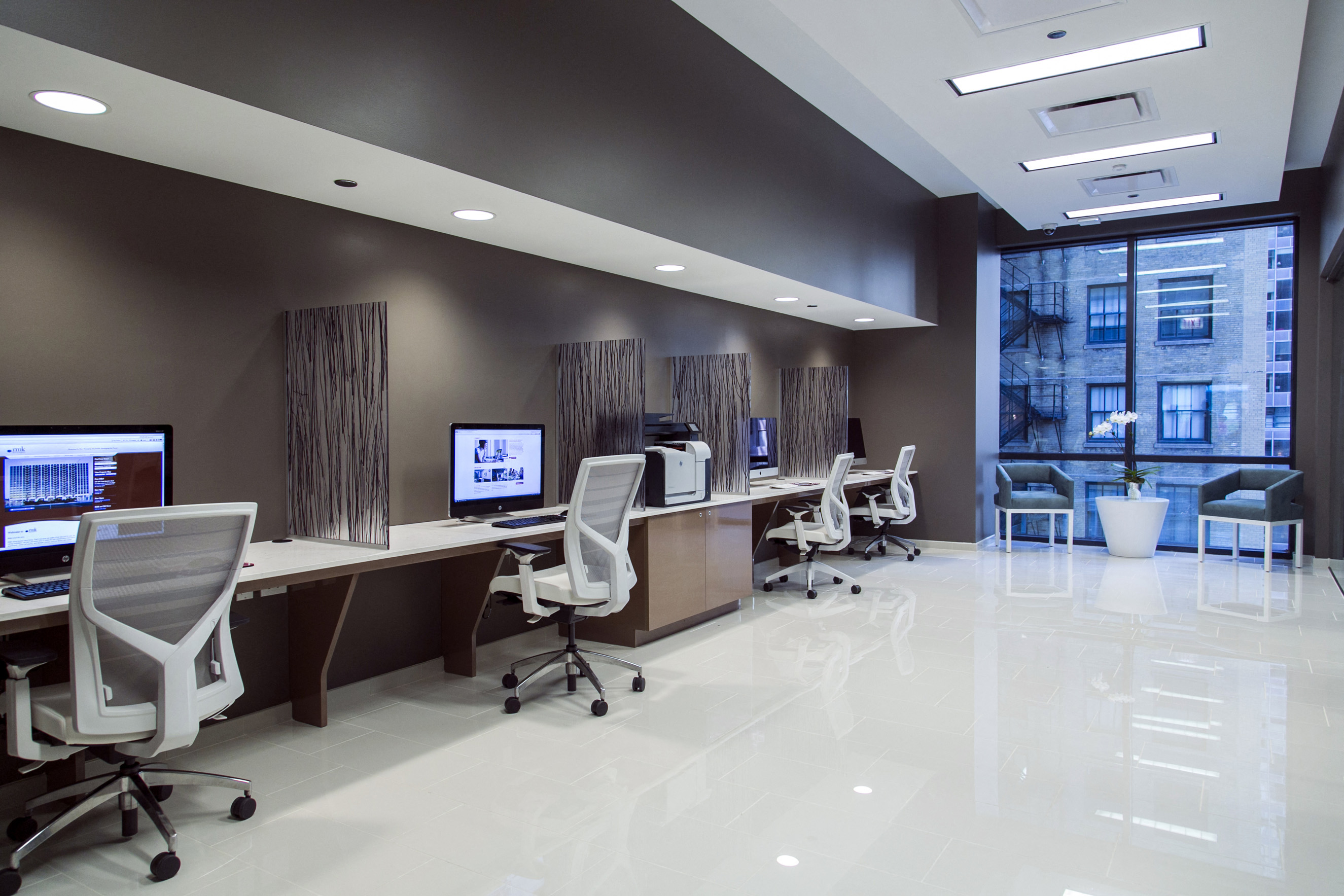 73 East Lake Image 17