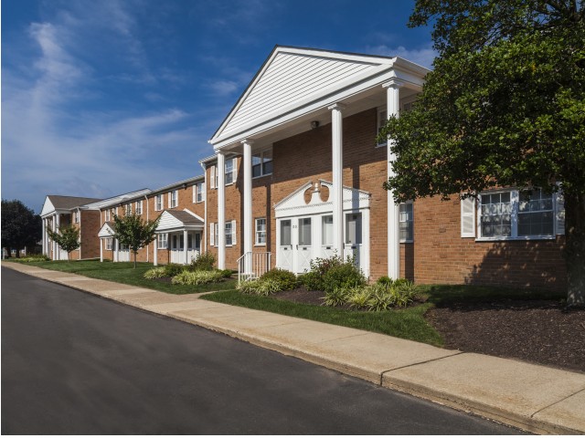 Orangewood Park Apartments Image 2