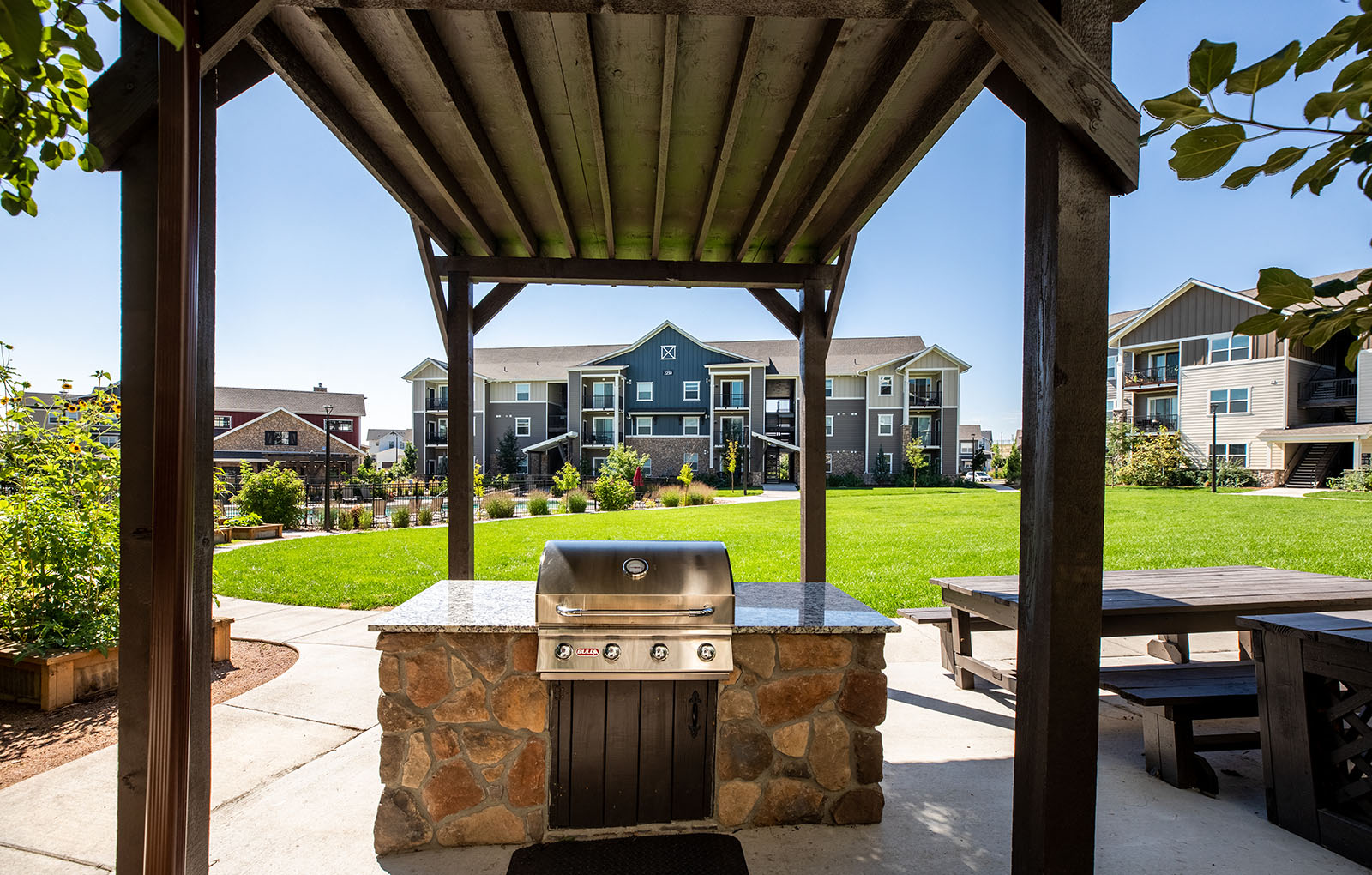 Bucking Horse Apartments Image 24