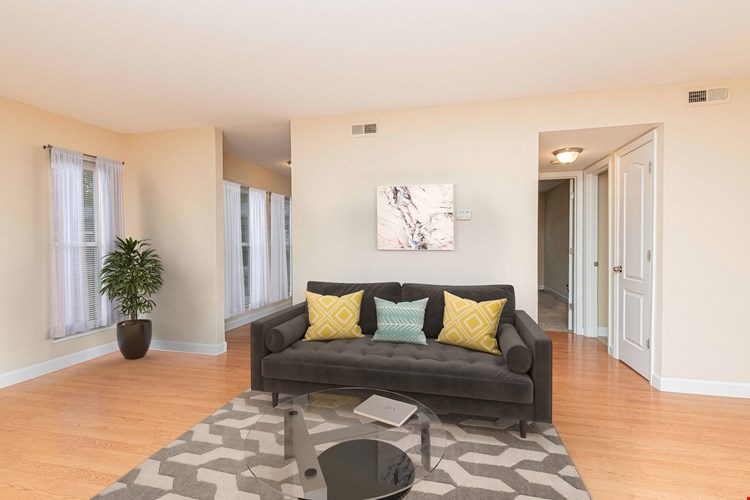 Peachtree Apartments Image 2