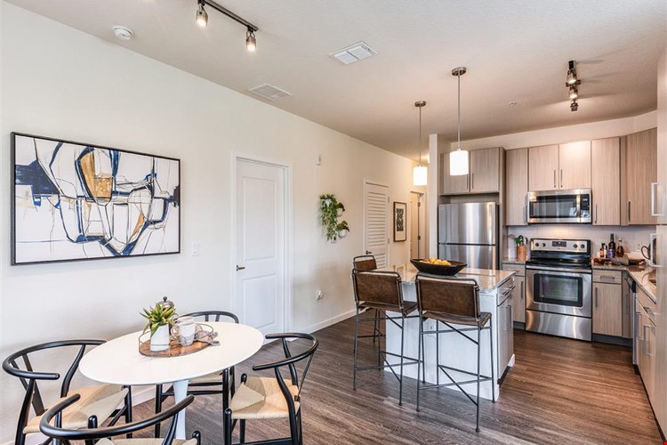 Lenox at Bloomingdale Image 4