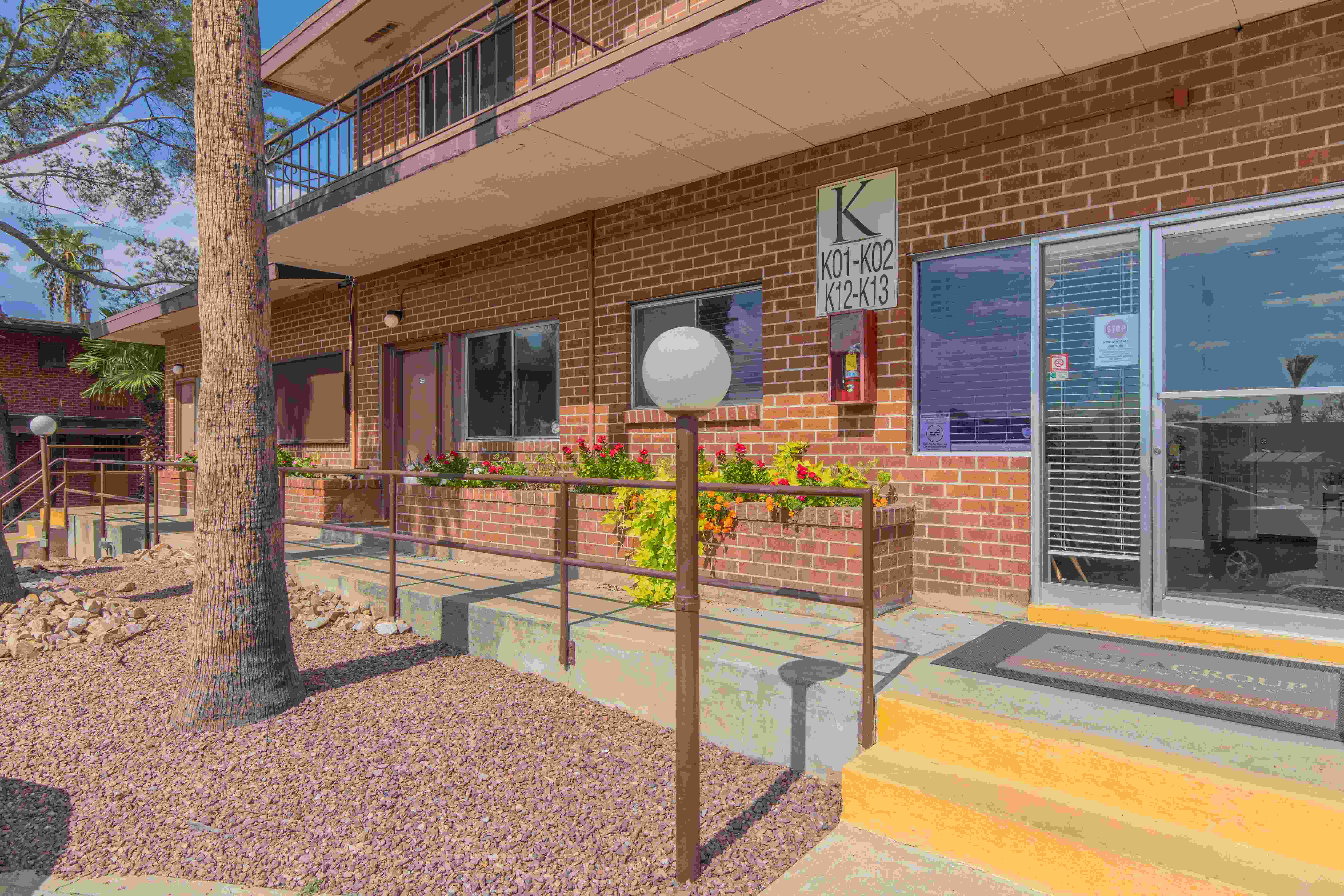 Country Club Apartments Image 22